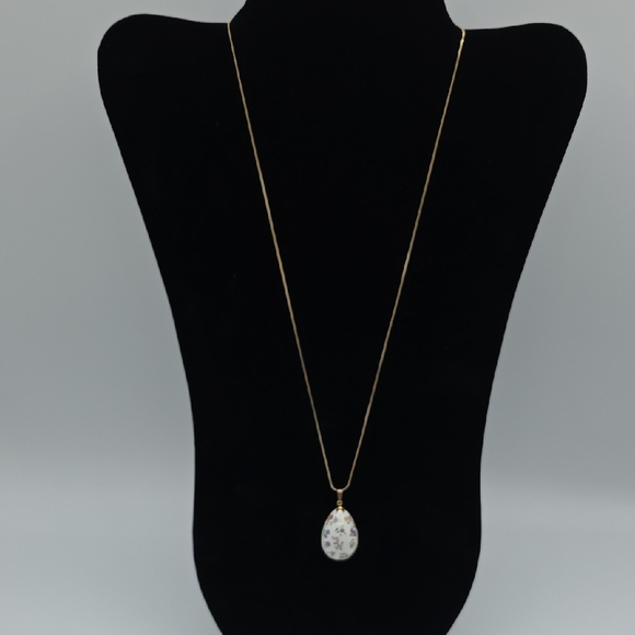 Vintage Franklin Mint THE FLOWERS OF SPRING Enamel Easter Egg Necklace - Picture 2 of 8